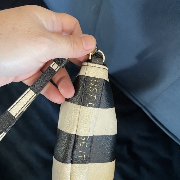 Kate Spade Just Charge It Wristlet Black /White Charging Pad/chargercord Include - Picture 8 of 9